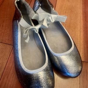 Kenneth Cole silver flats